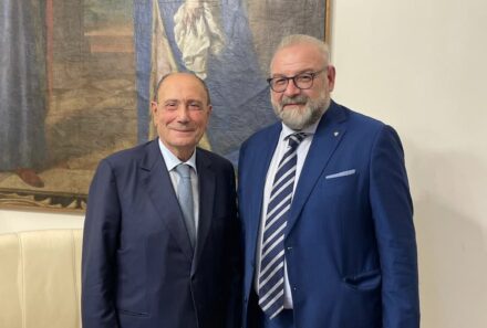 𝗦𝗢𝗦𝗧𝗘𝗚𝗡𝗢 𝗗𝗔 𝟭𝟯,𝟱 𝗠𝗜𝗟𝗜𝗢𝗡𝗜 𝗗𝗜 𝗘𝗨𝗥𝗢 𝗗𝗘𝗟 𝗚𝗢𝗩𝗘𝗥𝗡𝗢 𝗥𝗘𝗚𝗜𝗢𝗡𝗔𝗟𝗘 𝗔𝗟𝗟𝗘 𝗜𝗠𝗣𝗥𝗘𝗦𝗘 𝗗𝗘𝗟 𝗖𝗢𝗠𝗣𝗔𝗥𝗧𝗢, 𝗖𝗢𝗡𝗙𝗖𝗢𝗠𝗠𝗘𝗥𝗖𝗜𝗢 𝗦𝗜𝗖𝗜𝗟𝗜𝗔: “𝗙𝗥𝗨𝗧𝗧𝗢 𝗗𝗜 𝗨𝗡 𝗟𝗔𝗩𝗢𝗥𝗢 𝗖𝗢𝗡𝗗𝗜𝗩𝗜𝗦𝗢”